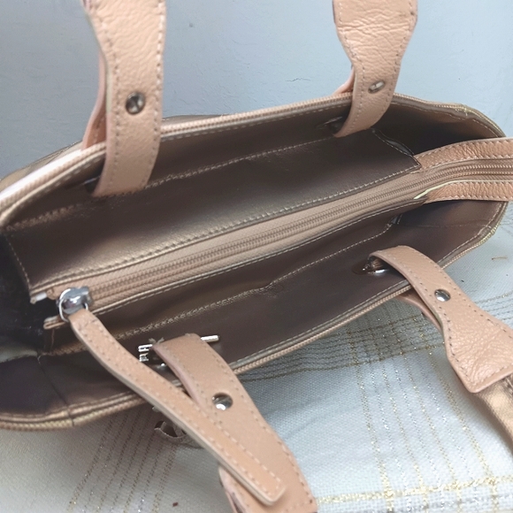 Authentic ✨️ CHANEL Leather Biarritz Paris Tote Bag Gold/ Cream - Picture 13 of 16